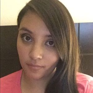 Meet your Posher, Larissa